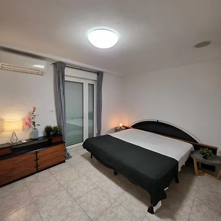 Apartamento San Lorenzo Del Pilar - Turistea *